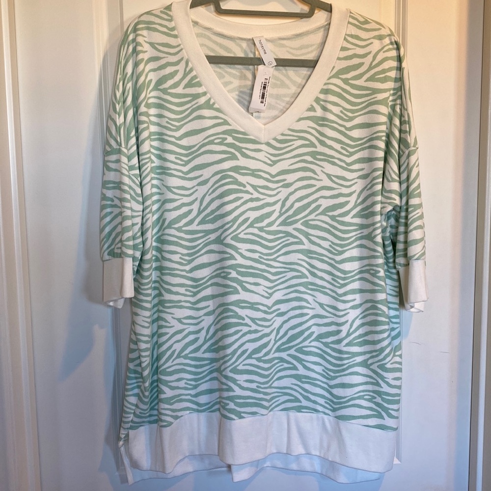 Honeyme. NWT. Large. 3/4 Sleeve Weekender. Lightweight. Zebra Print. Sage Green.